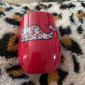 Vineyard Vines Wine cup w/ no spill lid